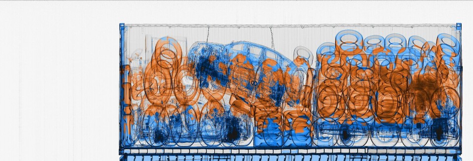 Slik så røngtenbilde ut da Tolletaten scannet en av containerne med ulovlig avfall.
