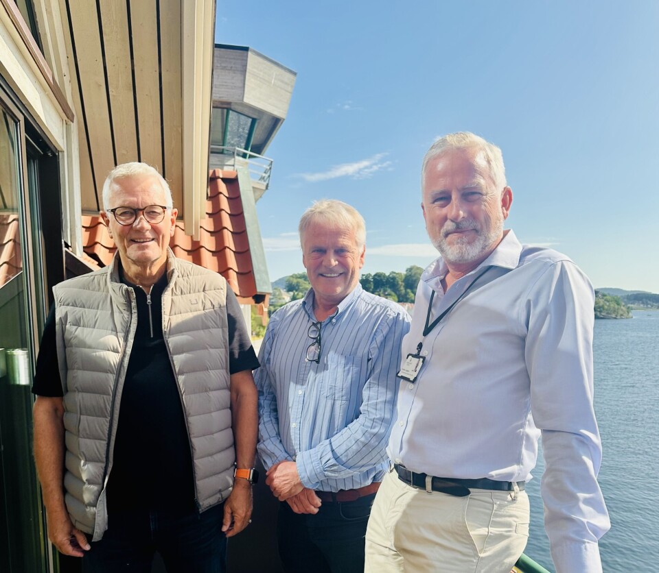 Bilde fra kontraktsigneringen. Fra venstre styreleder Roy Vardheim, prosjektsjef Bjørn M. Dahl i Vest Betong og havnedirektør Torben Jepsen.