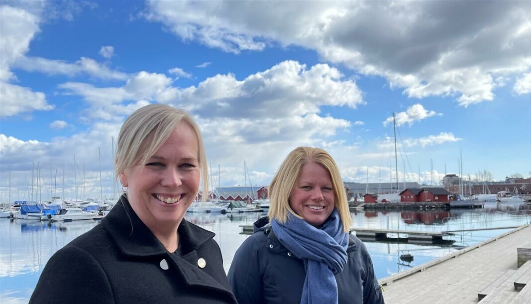 Ordfører Elin Gran Weggesrud og havnesjef Britt Svendsen jubler over å bli kåret til Ordfører Elin Gran Weggesrud og havnesjef Britt Svendsen jubler over å bli kåret til