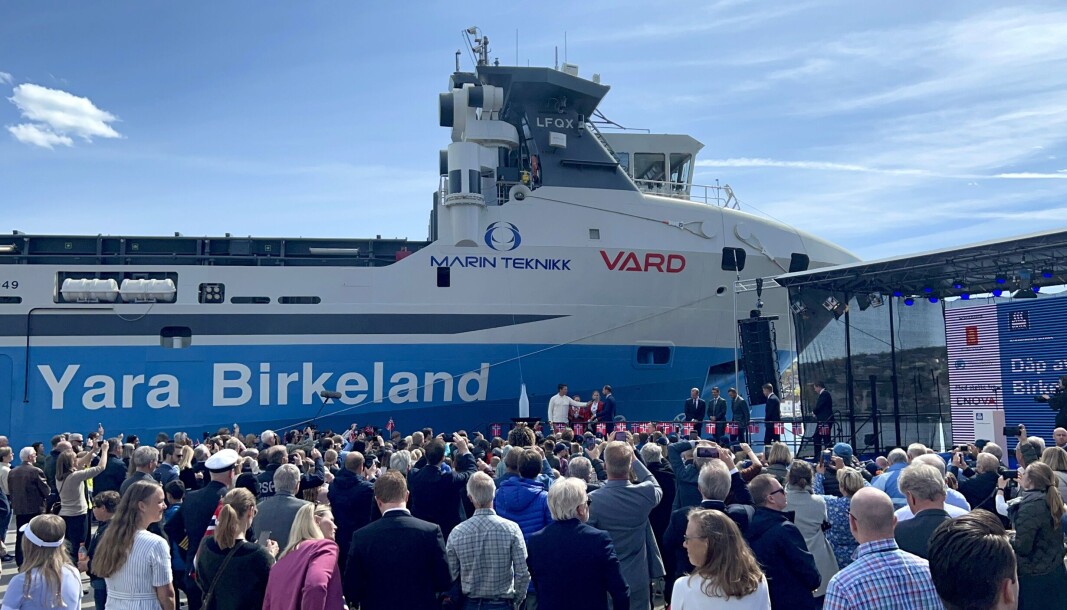 Nærmere 800 mennesker, lokale elever og inviterte gjester feiret Yara Birkeland i Brevik havn. Nærmere 800 mennesker, lokale elever og inviterte gjester feiret Yara Birkeland i Brevik havn.