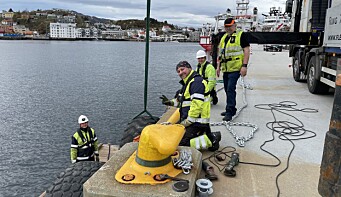Arbeidere fra Flematec Industriservice og oppsynsmann i Kristiansund og Nordmøre Havn, Kristian Rokstad (til høyre). Arbeidere fra Flematec Industriservice og oppsynsmann i Kristiansund og Nordmøre Havn, Kristian Rokstad (til høyre).