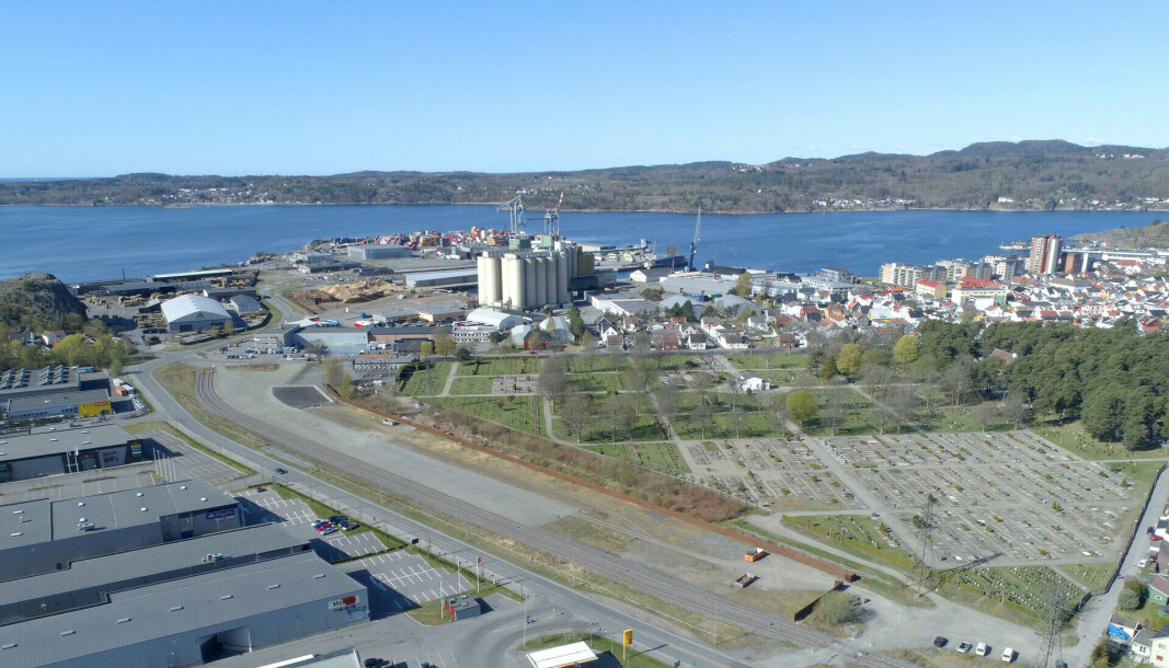 I dag åpner endelig jernbanespor på Larvik Havn og 800 lastebiler forsvinner fra veiene. I dag åpner endelig jernbanespor på Larvik Havn og 800 lastebiler forsvinner fra veiene.