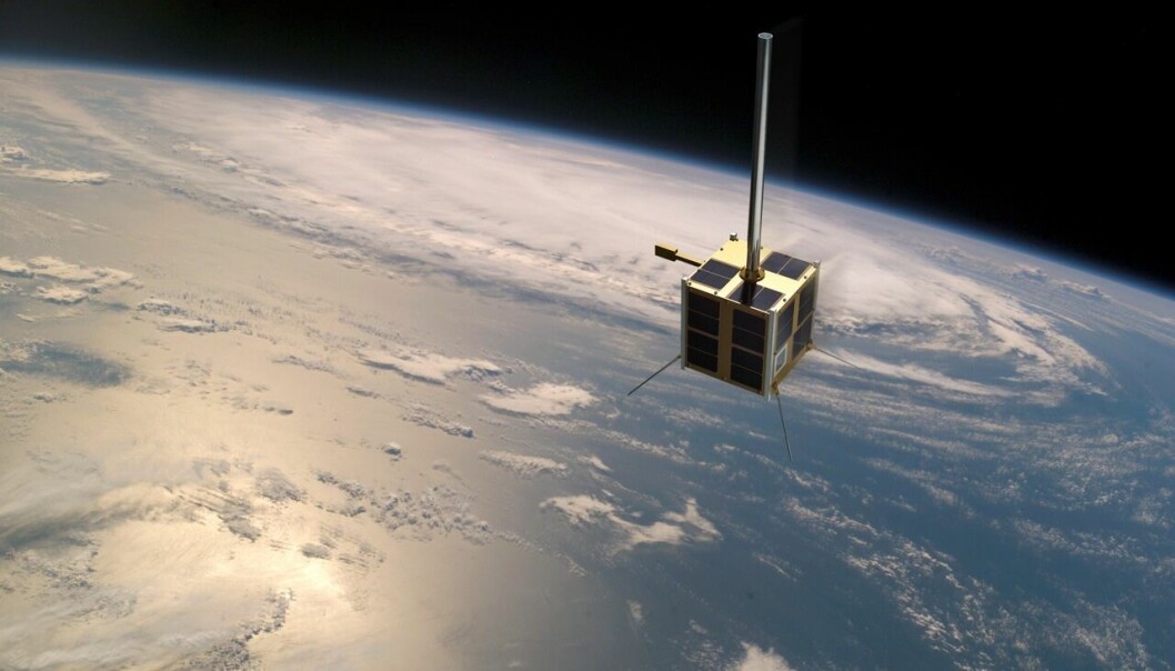 AISSat-1 er bare 20 x 20 x 20 centimeter stor, og veier seks kilo. Den regnes som en nanosatellitt og nå har den gjort sitt for å gi Kystverket og norske myndigheter data om skipstrafikken . Foto: FFI-NASA-Norsk Romsenter.