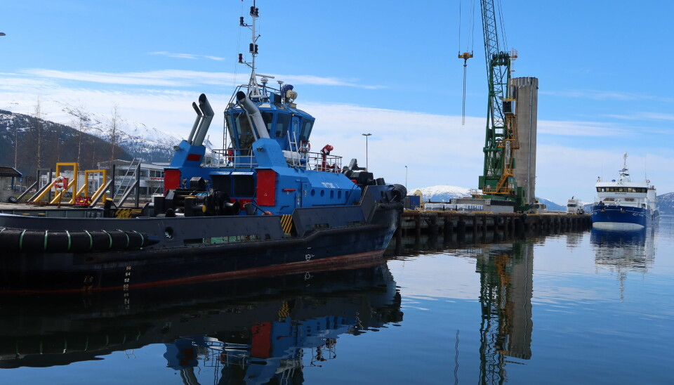 TB «Edison» kom til Mo i Rana og havna der i 2019. Nå er båten solgt, og skal hjelpe skip i Polen.